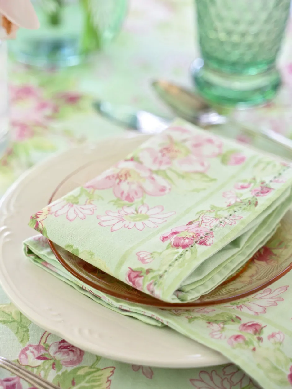 Apple Blossom Luncheon Napkin Set of 4 - Light Green